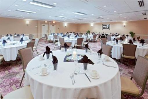 фото отеля Holiday Inn Orangeburg - Rockland Bergen