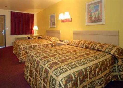 фото отеля Rodeway Inn at Six Flags