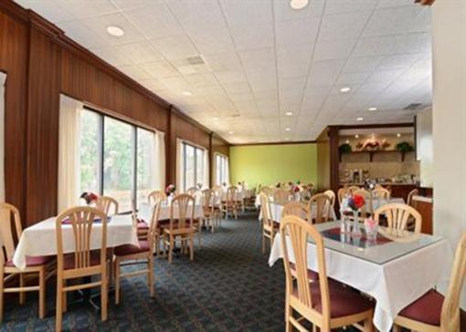 фото отеля Quality Inn & Conference Center Akron