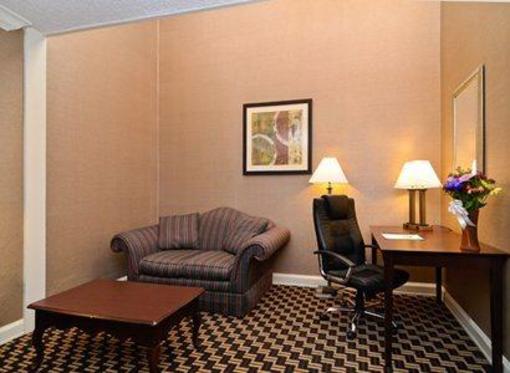 фото отеля Quality Inn & Conference Center Akron