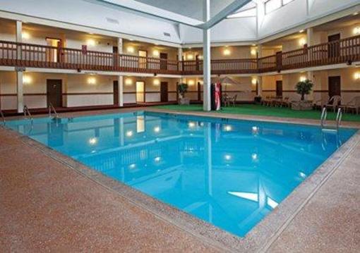 фото отеля Econo Lodge Inn & Suites Stevens Point
