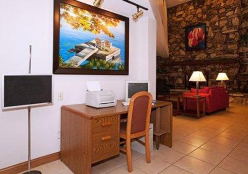 фото отеля Econo Lodge Inn & Suites Stevens Point