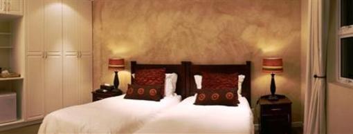 фото отеля 10 Woodlands Road B&B and Self-Catering