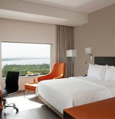 фото отеля Fiesta Inn Cancun Las Americas
