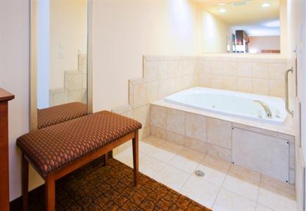 фото отеля Holiday Inn Express Hotel & Suites Mount Airy South