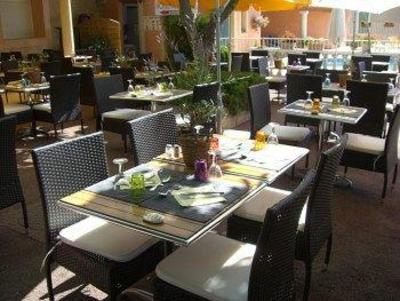 фото отеля Grand Hotel Des Colonnes Greoux les Bains
