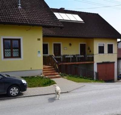 фото отеля Spezialitätenhof Familie Eichmann Bauernhof Neuhaus am Klausenbach
