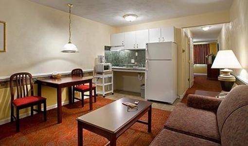 фото отеля Luxbury Inn & Suites