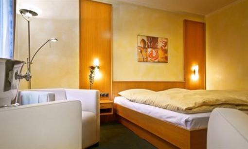 фото отеля Hotel Am Rosenberg Bad Driburg