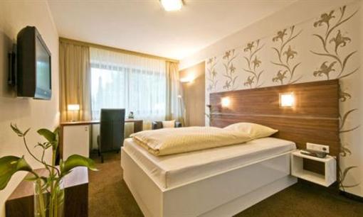 фото отеля Hotel Am Rosenberg Bad Driburg