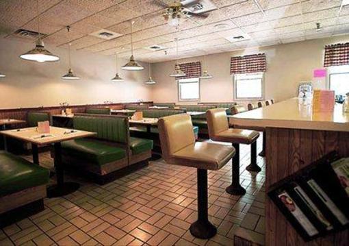 фото отеля Rodeway Inn Lakeville (New York)