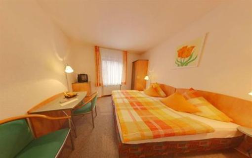 фото отеля Hotel Zur Linde Klotten