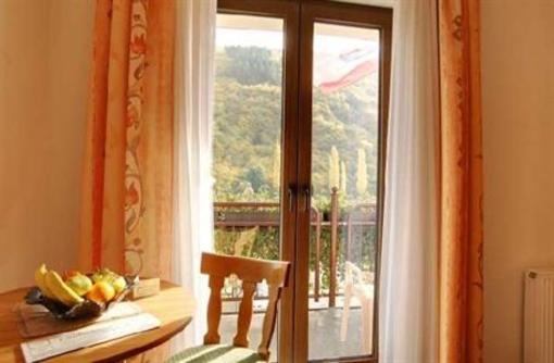 фото отеля Hotel Zur Linde Klotten