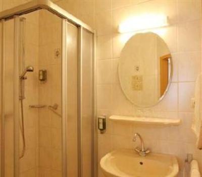 фото отеля Hotel Zur Linde Klotten