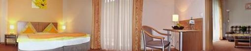 фото отеля Hotel Zur Linde Klotten