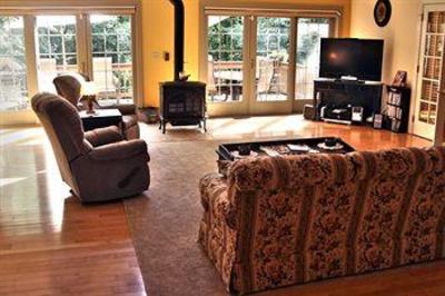 фото отеля Hammer Creek Hideaway Bed & Breakfast
