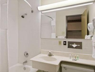 фото отеля Travelodge Batavia