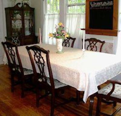фото отеля Wildflower Bed and Breakfast-On the Square