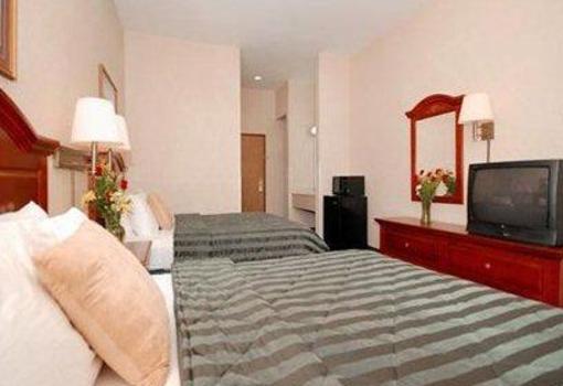 фото отеля Comfort Inn Warrensburg Station