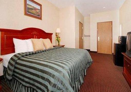 фото отеля Comfort Inn Warrensburg Station