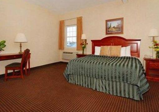 фото отеля Comfort Inn Warrensburg Station