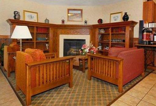фото отеля Comfort Inn Warrensburg Station