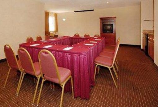 фото отеля Comfort Inn Warrensburg Station