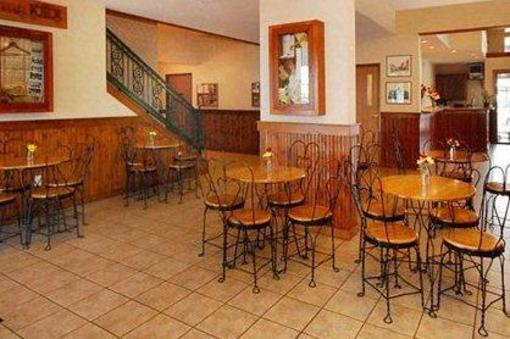 фото отеля Comfort Inn Warrensburg Station