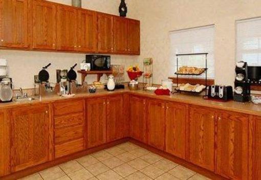 фото отеля Comfort Inn Warrensburg Station