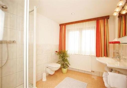 фото отеля Hotel Gasthof Cafe Neuwirt