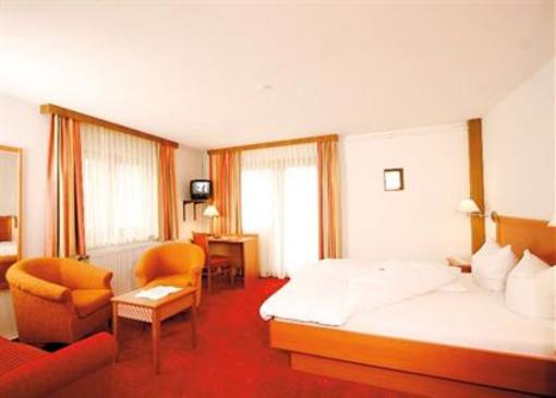 фото отеля Hotel Gasthof Cafe Neuwirt