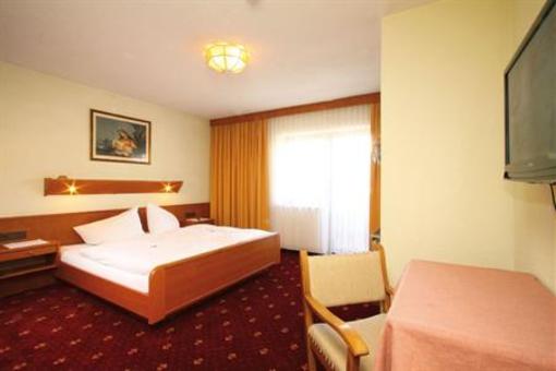фото отеля Hotel Gasthof Cafe Neuwirt