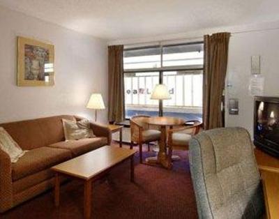 фото отеля Howard Johnson Inn and Suites Columbus