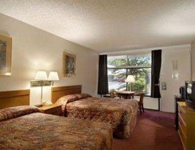фото отеля Howard Johnson Inn and Suites Columbus