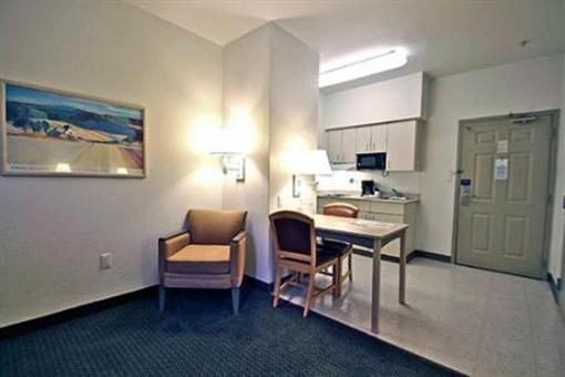 фото отеля Studio 6 Hotel East Brunswick