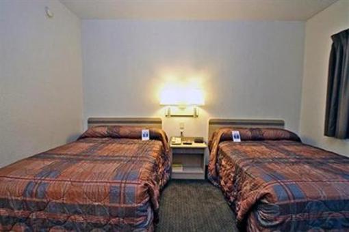фото отеля Studio 6 Hotel East Brunswick
