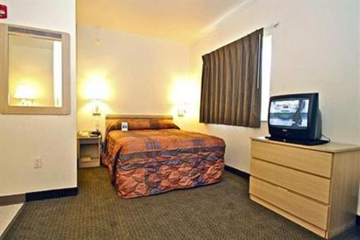 фото отеля Studio 6 Hotel East Brunswick