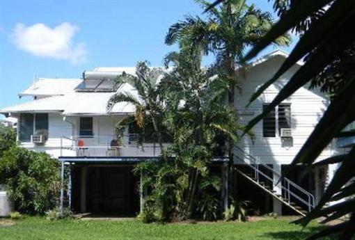 фото отеля Reef Backpackers Hostel Cairns