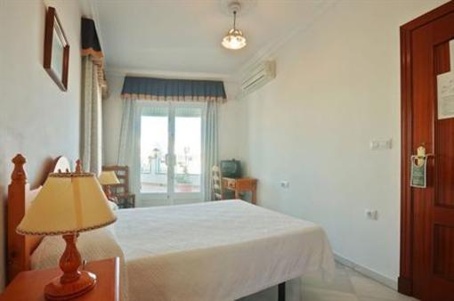 фото отеля Hostal La Posada Conil De La Frontera
