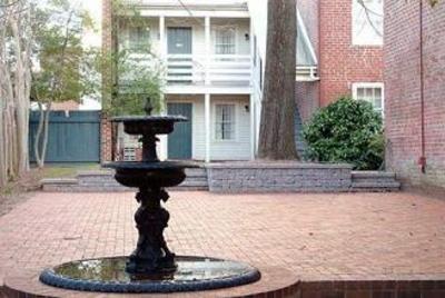 фото отеля Linden Row Inn