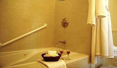 фото отеля Lamp Lighter Inn & Sunset House Suites