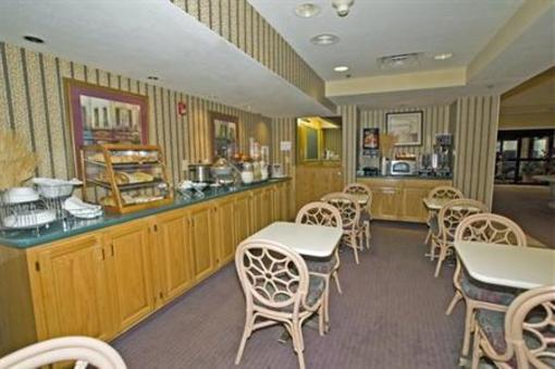 фото отеля Quality Inn & Suites Cincinnati Chase Plaza Drive