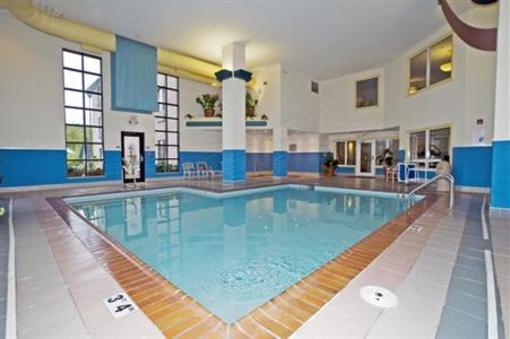фото отеля Quality Inn & Suites Cincinnati Chase Plaza Drive