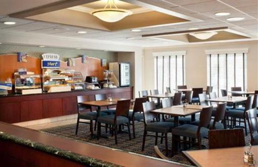 фото отеля Holiday Inn Express Middletown Newport