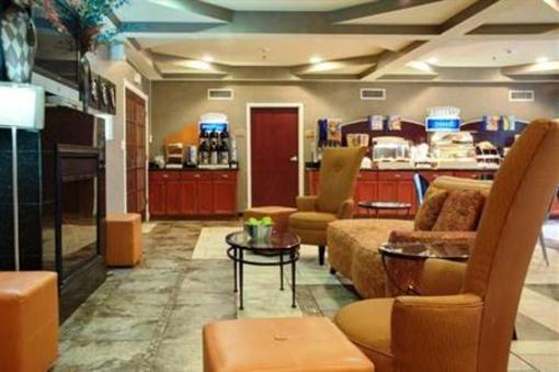 фото отеля Holiday Inn Express Hotel & Suites Alexandria