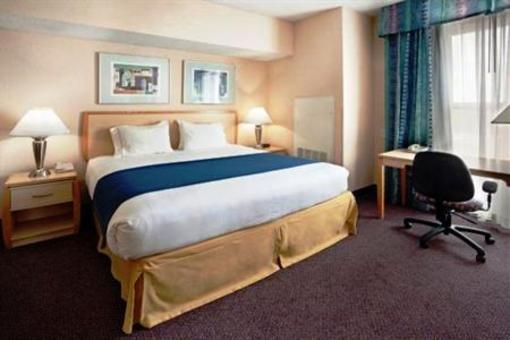 фото отеля Holiday Inn Express Hotel & Suites San Antonio Rivercenter Area
