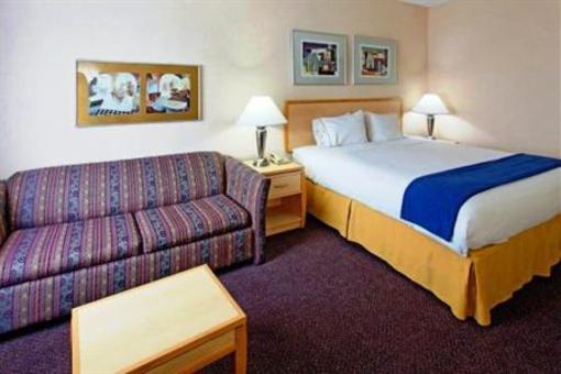 фото отеля Holiday Inn Express Hotel & Suites San Antonio Rivercenter Area