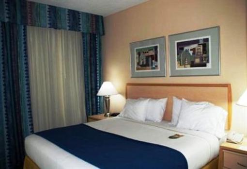 фото отеля Holiday Inn Express Hotel & Suites San Antonio Rivercenter Area