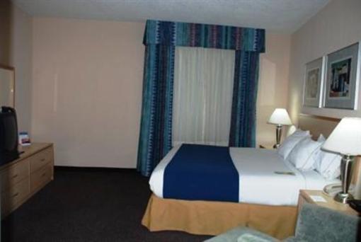 фото отеля Holiday Inn Express Hotel & Suites San Antonio Rivercenter Area