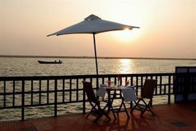 фото отеля Estuary Island Resort Trivandrum